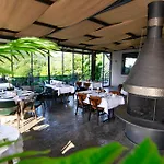 Vela & Hotel Yalova (Yalova)