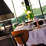 Vela & Hotel