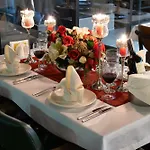 Vela & Hotel Yalova (Yalova)