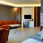 Vela & Hotel Yalova (Yalova)