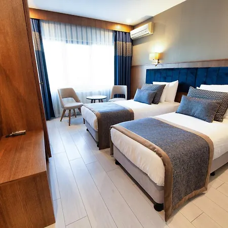 Vela & Γιάλοβα