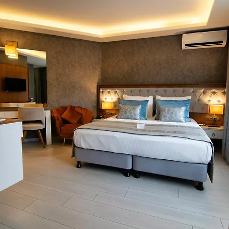 Vela & 4* يالوفا