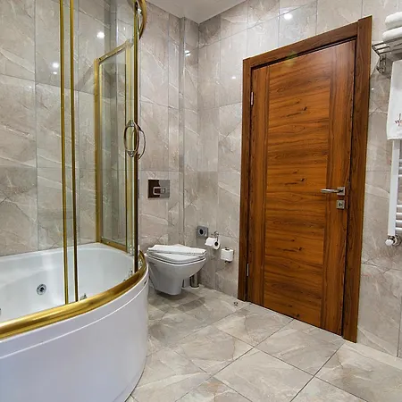Vela & Hotel Yalova (Yalova)