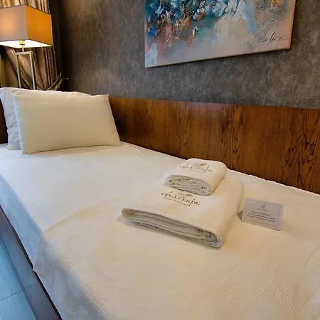 Vela & Ξενοδοχείο