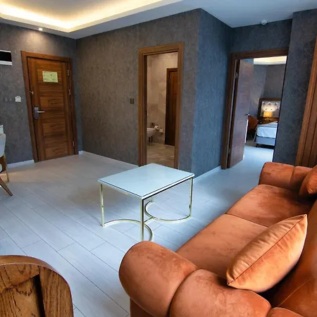 Vela & Ξενοδοχείο Γιάλοβα