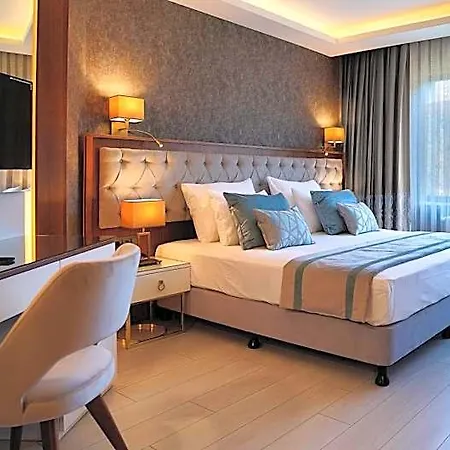 Vela & Hotel 4*